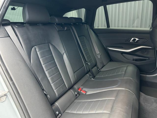 ３シリーズ ３２０ｄ　ｘＤｒｉｖｅツーリング　Ｍスポーツ　ハンズ・オフ・アシスト　黒革　ＨＵＤ　ＡＣＣ　ＬＫＡ　　ワイヤレス・チャージング　パワーシート　シートヒーター　パワーリアゲート／フットオープナー　純ナビ　３６０°カメラ　純１９ＡＷ　ドラレコ　ＥＴＣ（36枚目）