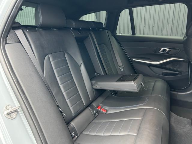３シリーズ ３２０ｄ　ｘＤｒｉｖｅツーリング　Ｍスポーツ　ハンズ・オフ・アシスト　黒革　ＨＵＤ　ＡＣＣ　ＬＫＡ　　ワイヤレス・チャージング　パワーシート　シートヒーター　パワーリアゲート／フットオープナー　純ナビ　３６０°カメラ　純１９ＡＷ　ドラレコ　ＥＴＣ（37枚目）