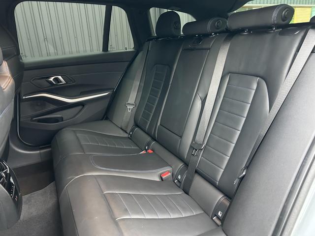 ３シリーズ ３２０ｄ　ｘＤｒｉｖｅツーリング　Ｍスポーツ　ハンズ・オフ・アシスト　黒革　ＨＵＤ　ＡＣＣ　ＬＫＡ　　ワイヤレス・チャージング　パワーシート　シートヒーター　パワーリアゲート／フットオープナー　純ナビ　３６０°カメラ　純１９ＡＷ　ドラレコ　ＥＴＣ（45枚目）