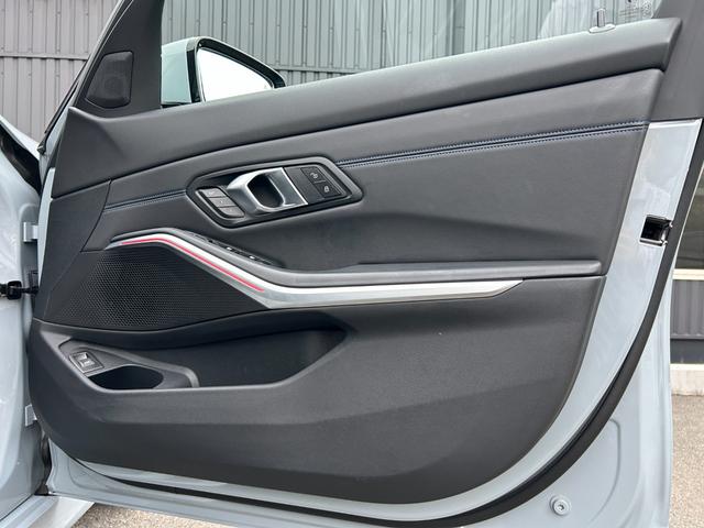 ３シリーズ ３２０ｄ　ｘＤｒｉｖｅツーリング　Ｍスポーツ　ハンズ・オフ・アシスト　黒革　ＨＵＤ　ＡＣＣ　ＬＫＡ　　ワイヤレス・チャージング　パワーシート　シートヒーター　パワーリアゲート／フットオープナー　純ナビ　３６０°カメラ　純１９ＡＷ　ドラレコ　ＥＴＣ（50枚目）