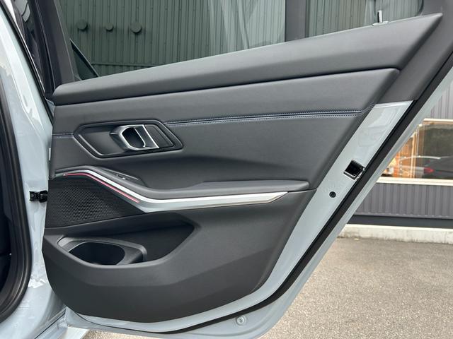 ３シリーズ ３２０ｄ　ｘＤｒｉｖｅツーリング　Ｍスポーツ　ハンズ・オフ・アシスト　黒革　ＨＵＤ　ＡＣＣ　ＬＫＡ　　ワイヤレス・チャージング　パワーシート　シートヒーター　パワーリアゲート／フットオープナー　純ナビ　３６０°カメラ　純１９ＡＷ　ドラレコ　ＥＴＣ（51枚目）