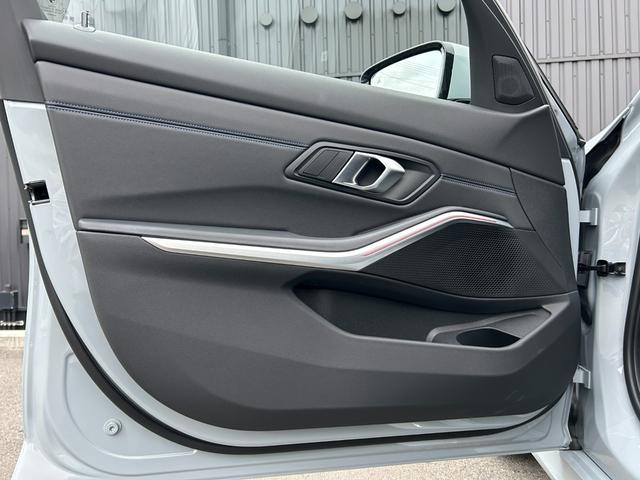 ３シリーズ ３２０ｄ　ｘＤｒｉｖｅツーリング　Ｍスポーツ　ハンズ・オフ・アシスト　黒革　ＨＵＤ　ＡＣＣ　ＬＫＡ　　ワイヤレス・チャージング　パワーシート　シートヒーター　パワーリアゲート／フットオープナー　純ナビ　３６０°カメラ　純１９ＡＷ　ドラレコ　ＥＴＣ（52枚目）