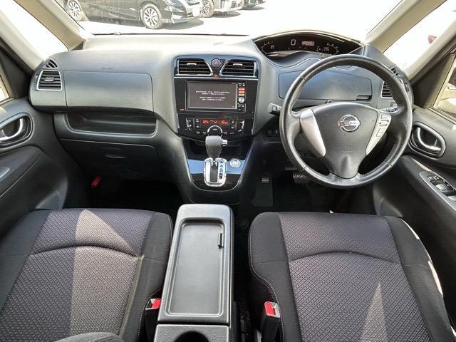 セレナ ハイウェイスター　Ｓ－ハイブリッド　Ｖセレクション　純正ナビ　Ｂｌｕｅｔｏｏｔｈ　フルセグ　バックカメラ　ＣＤ　ＤＶＤ　ＥＴＣ　純正フロアマット　衝突軽減システム　盗難防止機能　純正１６インチＡＷ　社外スタッドレス１５インチＡＷ車載　ドアバイザー（2枚目）