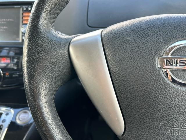 セレナ ハイウェイスター　Ｓ－ハイブリッド　Ｖセレクション　純正ナビ　Ｂｌｕｅｔｏｏｔｈ　フルセグ　バックカメラ　ＣＤ　ＤＶＤ　ＥＴＣ　純正フロアマット　衝突軽減システム　盗難防止機能　純正１６インチＡＷ　社外スタッドレス１５インチＡＷ車載　ドアバイザー（4枚目）