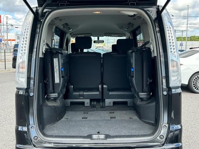 セレナ ハイウェイスター　Ｓ－ハイブリッド　Ｖセレクション　純正ナビ　Ｂｌｕｅｔｏｏｔｈ　フルセグ　バックカメラ　ＣＤ　ＤＶＤ　ＥＴＣ　純正フロアマット　衝突軽減システム　盗難防止機能　純正１６インチＡＷ　社外スタッドレス１５インチＡＷ車載　ドアバイザー（30枚目）