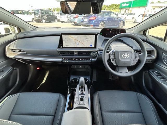 プリウス Ｚ　４ＷＤ　マルチメディアナビ　全方位カメラ　フルセグＴＶ　ＵＳＢ　ＥＴＣ２．０　前方ドラレコ　パノラミックビューモニター　ステアリングヒーター　前後コーナーセンサー　パワーバックドア　純正１９インチＡＷ（2枚目）