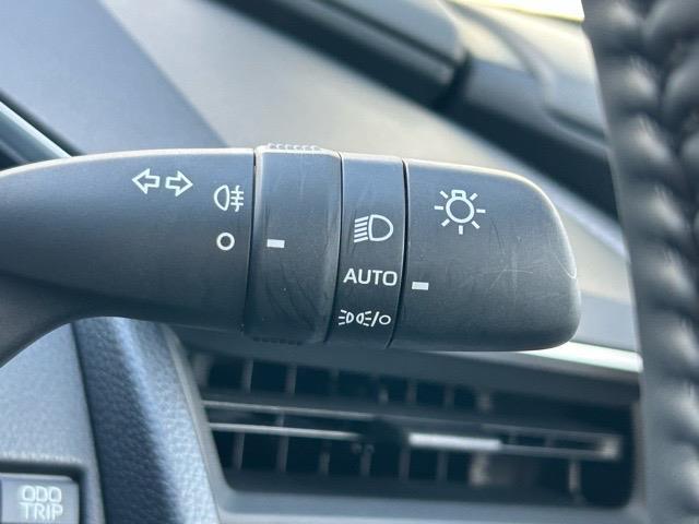 プリウス Ｚ　４ＷＤ　マルチメディアナビ　全方位カメラ　フルセグＴＶ　ＵＳＢ　ＥＴＣ２．０　前方ドラレコ　パノラミックビューモニター　ステアリングヒーター　前後コーナーセンサー　パワーバックドア　純正１９インチＡＷ（10枚目）
