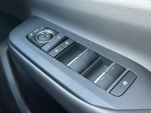 プリウス Ｚ　４ＷＤ　マルチメディアナビ　全方位カメラ　フルセグＴＶ　ＵＳＢ　ＥＴＣ２．０　前方ドラレコ　パノラミックビューモニター　ステアリングヒーター　前後コーナーセンサー　パワーバックドア　純正１９インチＡＷ（11枚目）