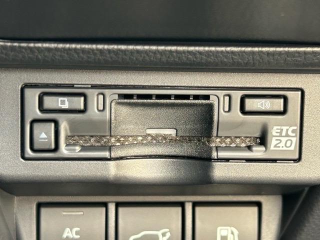 プリウス Ｚ　４ＷＤ　マルチメディアナビ　全方位カメラ　フルセグＴＶ　ＵＳＢ　ＥＴＣ２．０　前方ドラレコ　パノラミックビューモニター　ステアリングヒーター　前後コーナーセンサー　パワーバックドア　純正１９インチＡＷ（15枚目）