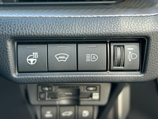 プリウス Ｚ　４ＷＤ　マルチメディアナビ　全方位カメラ　フルセグＴＶ　ＵＳＢ　ＥＴＣ２．０　前方ドラレコ　パノラミックビューモニター　ステアリングヒーター　前後コーナーセンサー　パワーバックドア　純正１９インチＡＷ（16枚目）