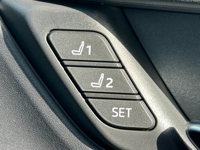 プリウス Ｚ　４ＷＤ　マルチメディアナビ　全方位カメラ　フルセグＴＶ　ＵＳＢ　ＥＴＣ２．０　前方ドラレコ　パノラミックビューモニター　ステアリングヒーター　前後コーナーセンサー　パワーバックドア　純正１９インチＡＷ（21枚目）