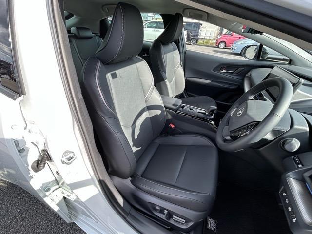 プリウス Ｚ　４ＷＤ　マルチメディアナビ　全方位カメラ　フルセグＴＶ　ＵＳＢ　ＥＴＣ２．０　前方ドラレコ　パノラミックビューモニター　ステアリングヒーター　前後コーナーセンサー　パワーバックドア　純正１９インチＡＷ（23枚目）