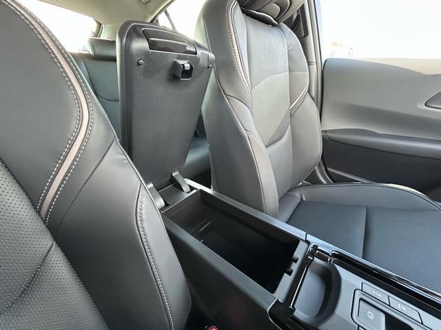 プリウス Ｚ　４ＷＤ　マルチメディアナビ　全方位カメラ　フルセグＴＶ　ＵＳＢ　ＥＴＣ２．０　前方ドラレコ　パノラミックビューモニター　ステアリングヒーター　前後コーナーセンサー　パワーバックドア　純正１９インチＡＷ（25枚目）