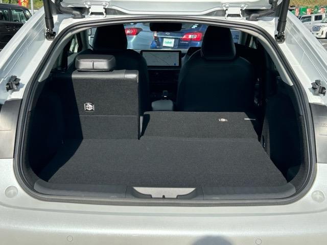 プリウス Ｚ　４ＷＤ　マルチメディアナビ　全方位カメラ　フルセグＴＶ　ＵＳＢ　ＥＴＣ２．０　前方ドラレコ　パノラミックビューモニター　ステアリングヒーター　前後コーナーセンサー　パワーバックドア　純正１９インチＡＷ（29枚目）