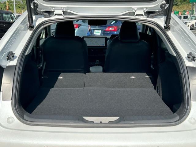 プリウス Ｚ　４ＷＤ　マルチメディアナビ　全方位カメラ　フルセグＴＶ　ＵＳＢ　ＥＴＣ２．０　前方ドラレコ　パノラミックビューモニター　ステアリングヒーター　前後コーナーセンサー　パワーバックドア　純正１９インチＡＷ（31枚目）