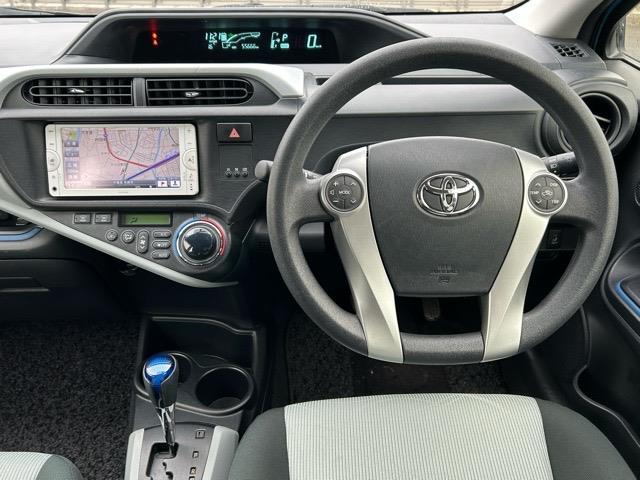 アクア S 純正ナビ ワンセグTV Bluetooth CD バックカメラ スタッドレスタイヤ 盗難防止装置 オートライト ヘッドライトウォッシャー ステアリングスイッチ ウィンカーミラー(4枚目)