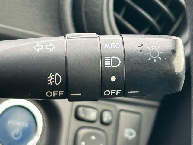 アクア S 純正ナビ ワンセグTV Bluetooth CD バックカメラ スタッドレスタイヤ 盗難防止装置 オートライト ヘッドライトウォッシャー ステアリングスイッチ ウィンカーミラー(8枚目)