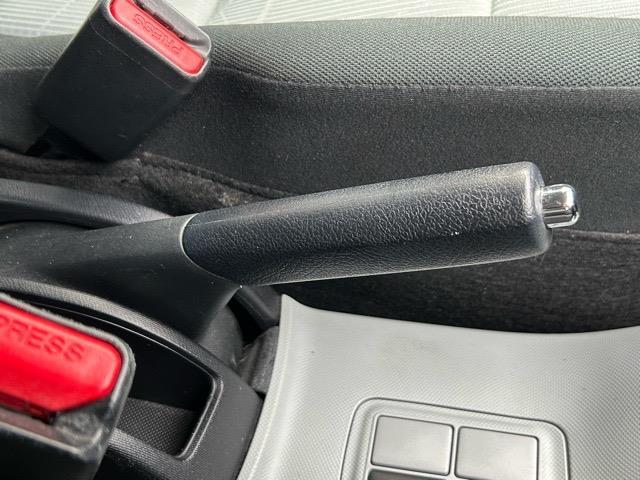 アクア S 純正ナビ ワンセグTV Bluetooth CD バックカメラ スタッドレスタイヤ 盗難防止装置 オートライト ヘッドライトウォッシャー ステアリングスイッチ ウィンカーミラー(13枚目)