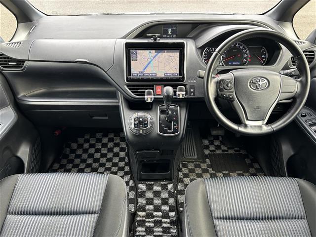 ヴォクシー ZS 純正ナビ(AM/FM/BT/CD) フルセグTV バックカメラ 両側パワースライド 横滑り防止装置 ビルトインETC プッシュスタート スペアキー×1 LEDオートライト 純正16インチアルミホイール(42枚目)