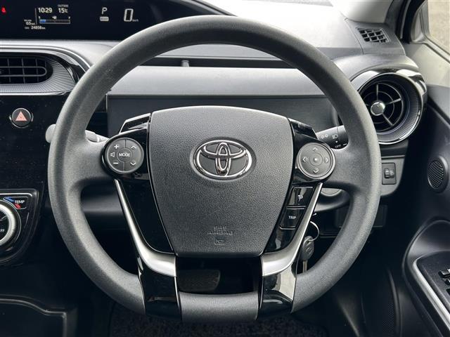 アクア Ｓ　純正ＳＤナビ　ＡＭ　ＦＭ　ＢＴ　ＣＤ　ＡＵＸ　バックカメラ　横滑り防止装置　ドライブレコーダー　リモコンキー　スペアキー×１　純正フロアマット（3枚目）