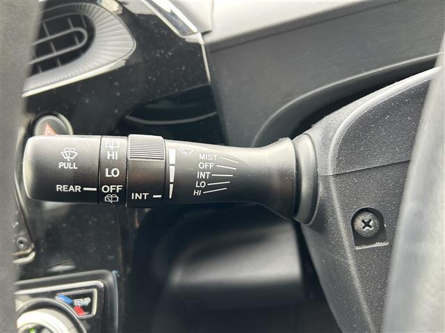 アクア Ｓ　純正ＳＤナビ　ＡＭ　ＦＭ　ＢＴ　ＣＤ　ＡＵＸ　バックカメラ　横滑り防止装置　ドライブレコーダー　リモコンキー　スペアキー×１　純正フロアマット（7枚目）