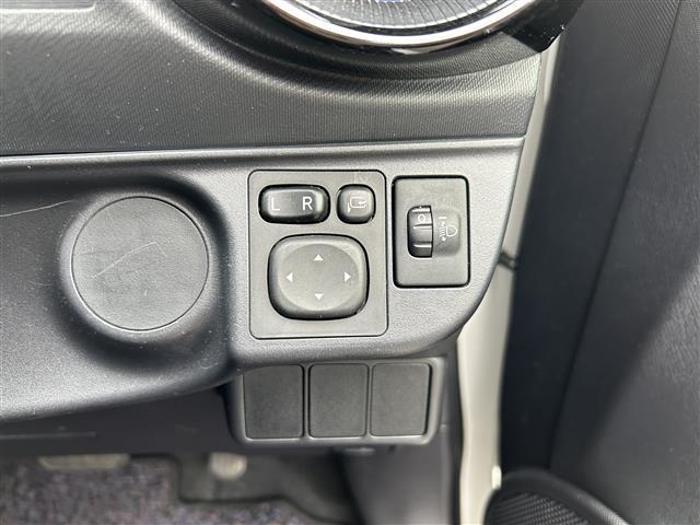 アクア Ｓ　純正ＳＤナビ　ＡＭ　ＦＭ　ＢＴ　ＣＤ　ＡＵＸ　バックカメラ　横滑り防止装置　ドライブレコーダー　リモコンキー　スペアキー×１　純正フロアマット（11枚目）