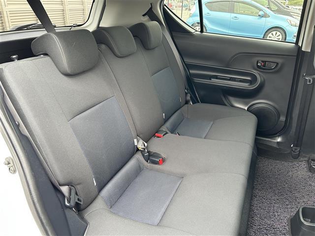 アクア Ｓ　純正ＳＤナビ　ＡＭ　ＦＭ　ＢＴ　ＣＤ　ＡＵＸ　バックカメラ　横滑り防止装置　ドライブレコーダー　リモコンキー　スペアキー×１　純正フロアマット（25枚目）