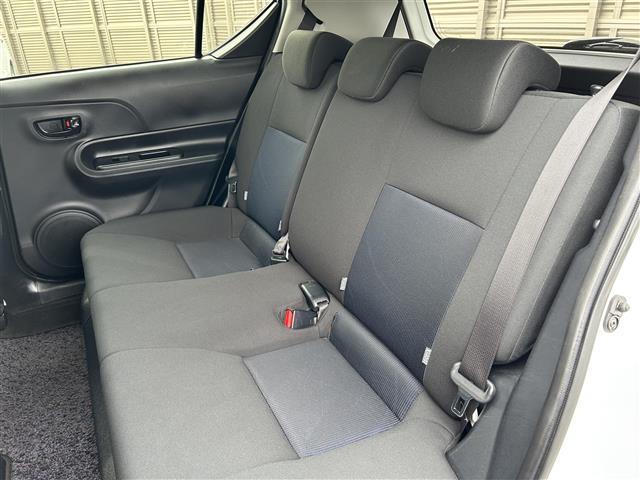 アクア Ｓ　純正ＳＤナビ　ＡＭ　ＦＭ　ＢＴ　ＣＤ　ＡＵＸ　バックカメラ　横滑り防止装置　ドライブレコーダー　リモコンキー　スペアキー×１　純正フロアマット（26枚目）