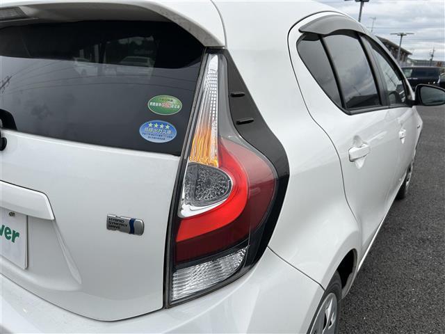 アクア Ｓ　純正ＳＤナビ　ＡＭ　ＦＭ　ＢＴ　ＣＤ　ＡＵＸ　バックカメラ　横滑り防止装置　ドライブレコーダー　リモコンキー　スペアキー×１　純正フロアマット（33枚目）