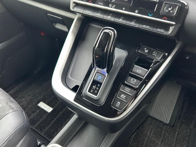 ヴォクシー ハイブリッドＳ－Ｚ　純正１０．５インチディスプレイオーディオナビ　フルセグＴＶ　ＨＤＭＩ　Ｂｌｕｅｔｏｏｔｈ　ＥＴＣ２．０　モデリスタエアロパーツセット　モデリスタシグニチャーイルミグリル　モデリスタイルミルーフ（14枚目）