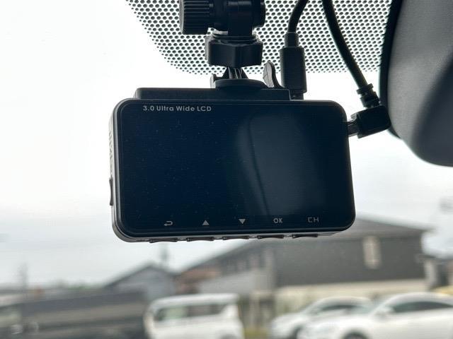 ヴォクシー ハイブリッドＳ－Ｚ　純正１０．５インチディスプレイオーディオナビ　フルセグＴＶ　ＨＤＭＩ　Ｂｌｕｅｔｏｏｔｈ　ＥＴＣ２．０　モデリスタエアロパーツセット　モデリスタシグニチャーイルミグリル　モデリスタイルミルーフ（20枚目）