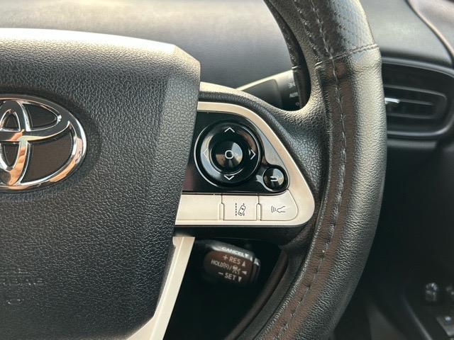 プリウス Ｅ　純正ナビ　Ｂｌｕｅｔｏｏｔｈ　ワンセグＴＶ　バックカメラ　ＥＴＣ　ドライブレコーダー　社外エアロ　プリクラッシュセーフティ　レーンディパーチャアラート　オートハイビーム　クルーズコントロール（6枚目）