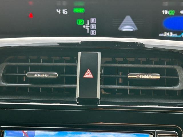 プリウス Ｅ　純正ナビ　Ｂｌｕｅｔｏｏｔｈ　ワンセグＴＶ　バックカメラ　ＥＴＣ　ドライブレコーダー　社外エアロ　プリクラッシュセーフティ　レーンディパーチャアラート　オートハイビーム　クルーズコントロール（16枚目）