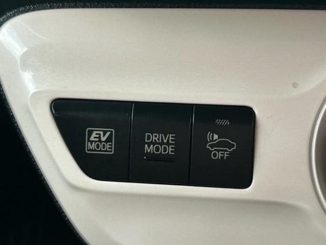 プリウス Ｅ　純正ナビ　Ｂｌｕｅｔｏｏｔｈ　ワンセグＴＶ　バックカメラ　ＥＴＣ　ドライブレコーダー　社外エアロ　プリクラッシュセーフティ　レーンディパーチャアラート　オートハイビーム　クルーズコントロール（18枚目）