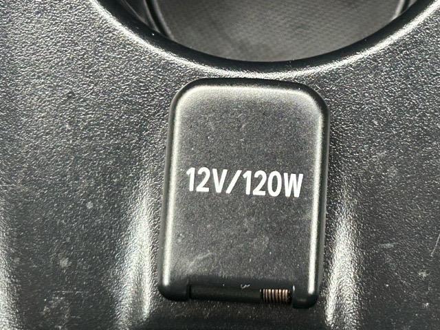 プリウス Ｅ　純正ナビ　Ｂｌｕｅｔｏｏｔｈ　ワンセグＴＶ　バックカメラ　ＥＴＣ　ドライブレコーダー　社外エアロ　プリクラッシュセーフティ　レーンディパーチャアラート　オートハイビーム　クルーズコントロール（20枚目）