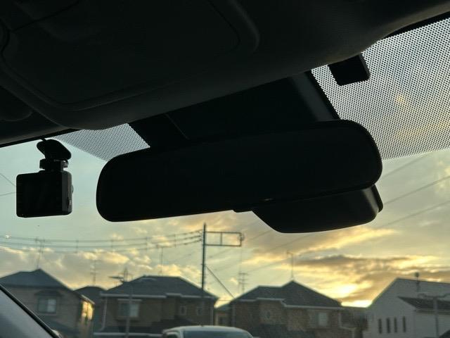 プリウス Ｅ　純正ナビ　Ｂｌｕｅｔｏｏｔｈ　ワンセグＴＶ　バックカメラ　ＥＴＣ　ドライブレコーダー　社外エアロ　プリクラッシュセーフティ　レーンディパーチャアラート　オートハイビーム　クルーズコントロール（22枚目）