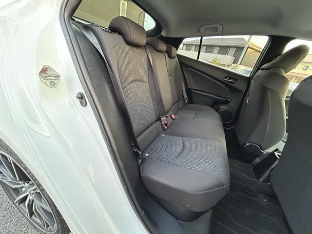 プリウス Ｅ　純正ナビ　Ｂｌｕｅｔｏｏｔｈ　ワンセグＴＶ　バックカメラ　ＥＴＣ　ドライブレコーダー　社外エアロ　プリクラッシュセーフティ　レーンディパーチャアラート　オートハイビーム　クルーズコントロール（27枚目）