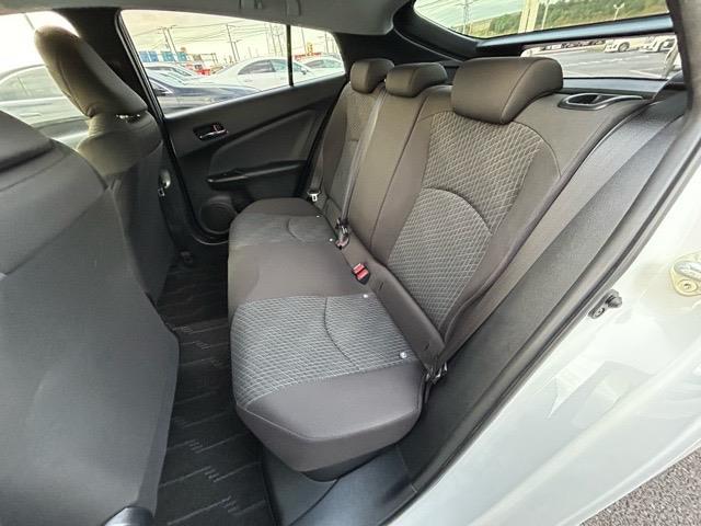 プリウス Ｅ　純正ナビ　Ｂｌｕｅｔｏｏｔｈ　ワンセグＴＶ　バックカメラ　ＥＴＣ　ドライブレコーダー　社外エアロ　プリクラッシュセーフティ　レーンディパーチャアラート　オートハイビーム　クルーズコントロール（28枚目）