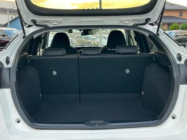 プリウス Ｅ　純正ナビ　Ｂｌｕｅｔｏｏｔｈ　ワンセグＴＶ　バックカメラ　ＥＴＣ　ドライブレコーダー　社外エアロ　プリクラッシュセーフティ　レーンディパーチャアラート　オートハイビーム　クルーズコントロール（29枚目）