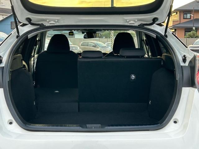 プリウス Ｅ　純正ナビ　Ｂｌｕｅｔｏｏｔｈ　ワンセグＴＶ　バックカメラ　ＥＴＣ　ドライブレコーダー　社外エアロ　プリクラッシュセーフティ　レーンディパーチャアラート　オートハイビーム　クルーズコントロール（30枚目）