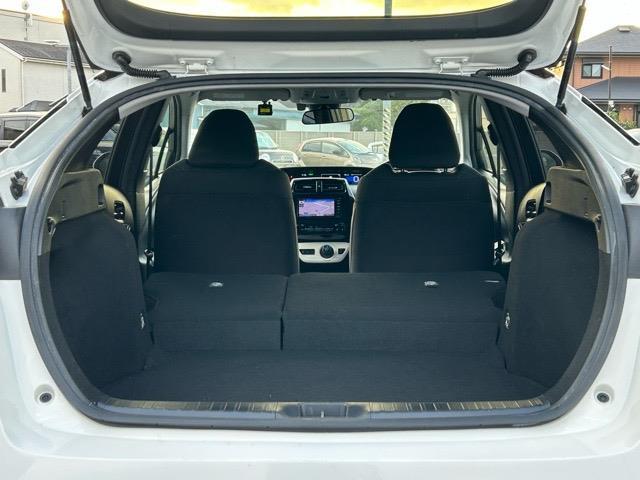 プリウス Ｅ　純正ナビ　Ｂｌｕｅｔｏｏｔｈ　ワンセグＴＶ　バックカメラ　ＥＴＣ　ドライブレコーダー　社外エアロ　プリクラッシュセーフティ　レーンディパーチャアラート　オートハイビーム　クルーズコントロール（31枚目）