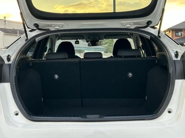 プリウス Ｅ　純正ナビ　Ｂｌｕｅｔｏｏｔｈ　ワンセグＴＶ　バックカメラ　ＥＴＣ　ドライブレコーダー　社外エアロ　プリクラッシュセーフティ　レーンディパーチャアラート　オートハイビーム　クルーズコントロール（32枚目）