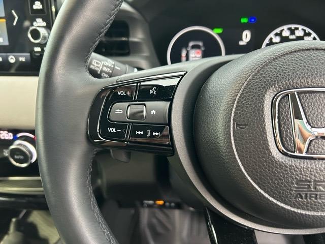 ヴェゼル ｅ：ＨＥＶ　Ｚ・ＰＬａＹパッケージ　ワンオーナー　純正ナビ　Ｂｌｕｅｔｏｏｔｈ　フルセグＴＶ　ＥＴＣ２．０　バックカメラ　前後コーナーセンサー　パワーバックドア　レダークルーズコントロール　１列目シートヒーター　ドライブモードスイッチ（5枚目）