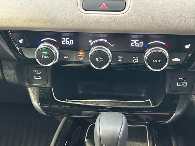 ヴェゼル ｅ：ＨＥＶ　Ｚ・ＰＬａＹパッケージ　ワンオーナー　純正ナビ　Ｂｌｕｅｔｏｏｔｈ　フルセグＴＶ　ＥＴＣ２．０　バックカメラ　前後コーナーセンサー　パワーバックドア　レダークルーズコントロール　１列目シートヒーター　ドライブモードスイッチ（13枚目）