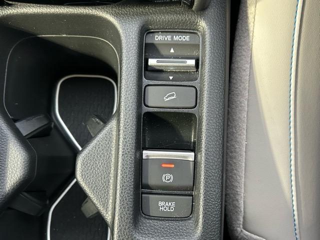 ヴェゼル ｅ：ＨＥＶ　Ｚ・ＰＬａＹパッケージ　ワンオーナー　純正ナビ　Ｂｌｕｅｔｏｏｔｈ　フルセグＴＶ　ＥＴＣ２．０　バックカメラ　前後コーナーセンサー　パワーバックドア　レダークルーズコントロール　１列目シートヒーター　ドライブモードスイッチ（16枚目）