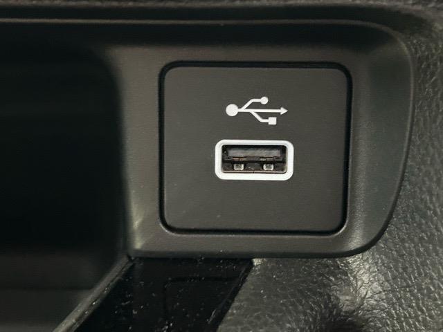 ヴェゼル ｅ：ＨＥＶ　Ｚ・ＰＬａＹパッケージ　ワンオーナー　純正ナビ　Ｂｌｕｅｔｏｏｔｈ　フルセグＴＶ　ＥＴＣ２．０　バックカメラ　前後コーナーセンサー　パワーバックドア　レダークルーズコントロール　１列目シートヒーター　ドライブモードスイッチ（19枚目）