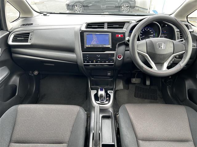 フィットハイブリッド ベースグレード（2枚目）