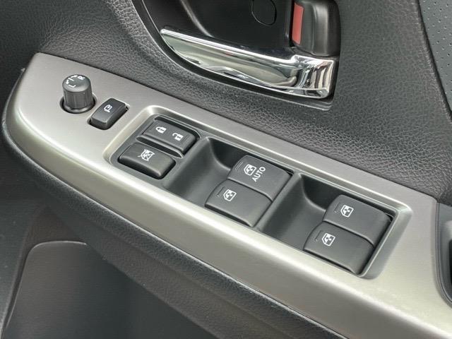 インプレッサスポーツ 1.6i-L ワンオーナー 純正ナビ(Panasonic,CN-LR7000)(CD,DVD,フルセグTV、SD)ビルトインETC ドライブレコーダー 運転席助手席シートヒーター 純正フロントエアロ スマートキー(8枚目)