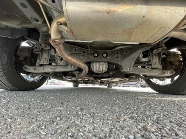 【下回り】目立つ錆や腐食もなくきれいな状態です。もちろん納車前には法定点検を実施致します。