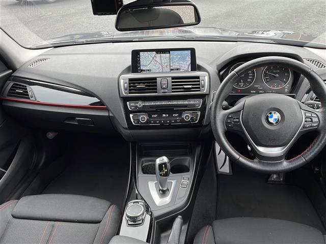 1シリーズ 118d スポーツ 純正ナビ CD/DVD Bluetooth バックカメラ ETC付きバックミラー 前後コーナーセンサー 前後ドライブレコーダー アイドリングストップ クルーズコントロール(2枚目)